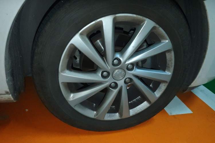 Used Buick Verano 2017 Sedan 15S Automatic Leading Model Right Front Wheel Hub