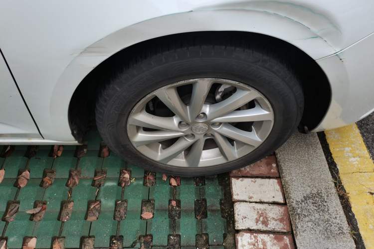Used Buick Verano 2017 Sedan 15S Automatic Leading Model Right Front Wheel Hub