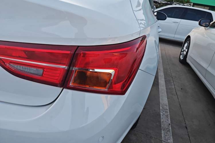 Used Buick Verano 2017 Sedan 15S Manual Entry-Level Model Right Rear Taillight