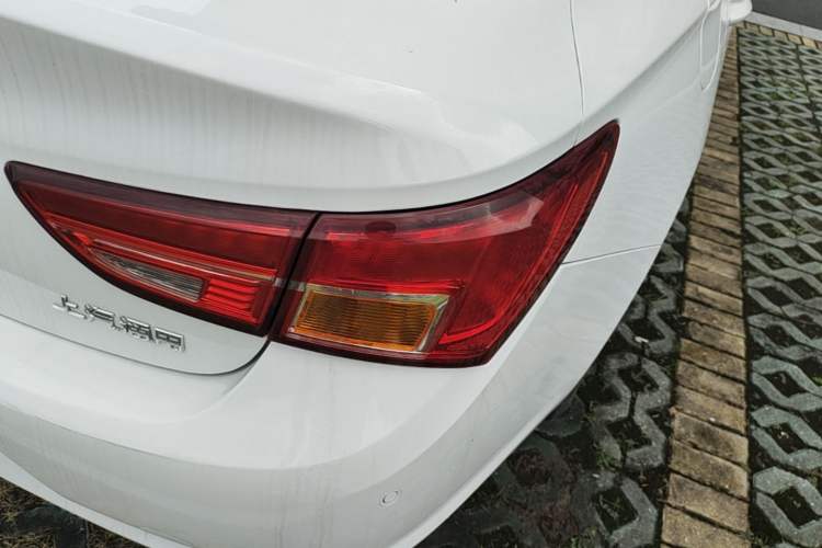 Used Buick Verano 2017 Sedan 20T Dual-Clutch Leading Model Right Rear Taillight