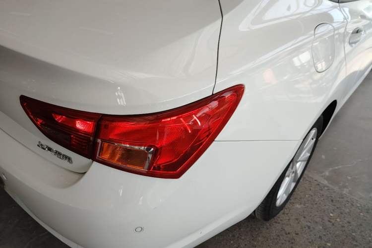 Used Buick Verano 2017 Sedan 15S Automatic Leading Model Right Rear Taillight