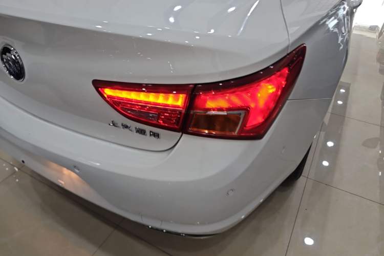 Used Buick Verano 2017 Sedan 20T Dual-Clutch Flagship Model Right Rear Taillight