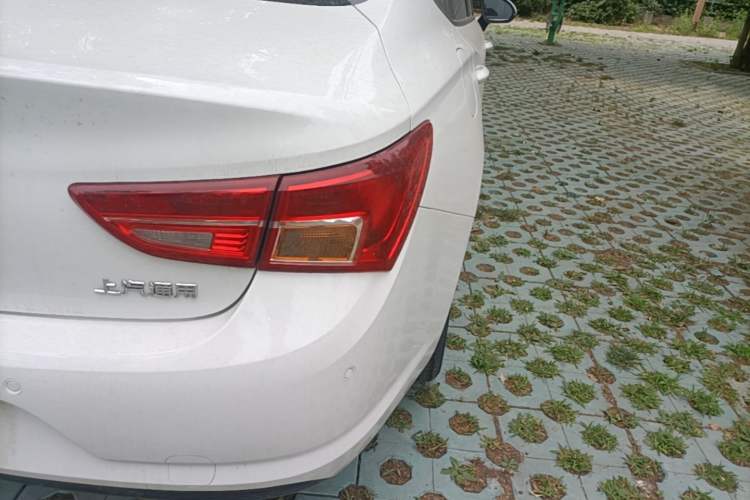 Used Buick Verano 2017 Sedan 15S Manual Entry-Level Model Right Rear Taillight