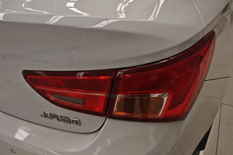 Used Buick Verano 2017 Sedan 15S Manual Entry-Level Model Right Rear Taillight