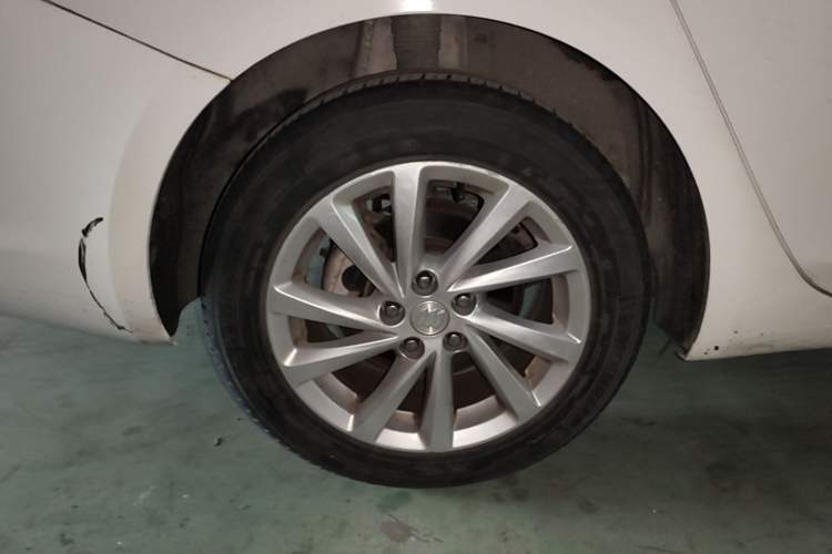 Used Buick Verano 2017 Sedan 15S Automatic Entry Model Right Rear Wheel Hub