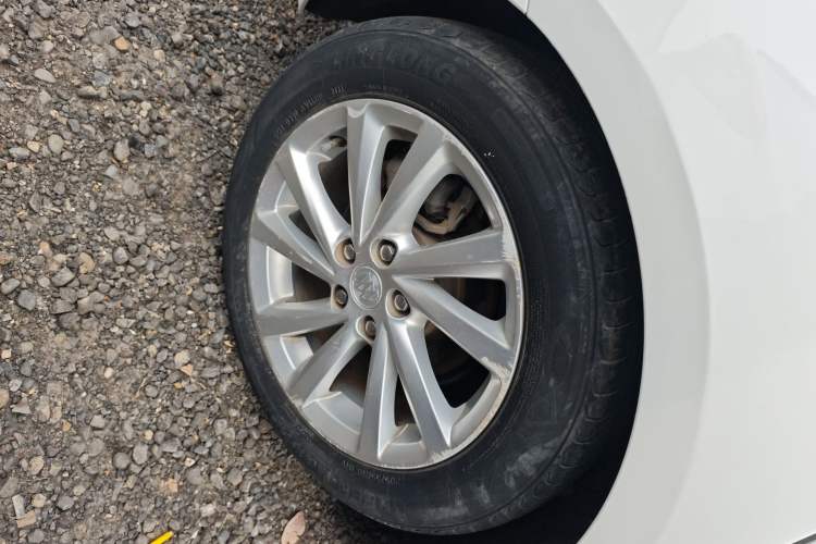 Used Buick Verano 2017 Sedan 15S Automatic Leading Model Right Rear Wheel Hub
