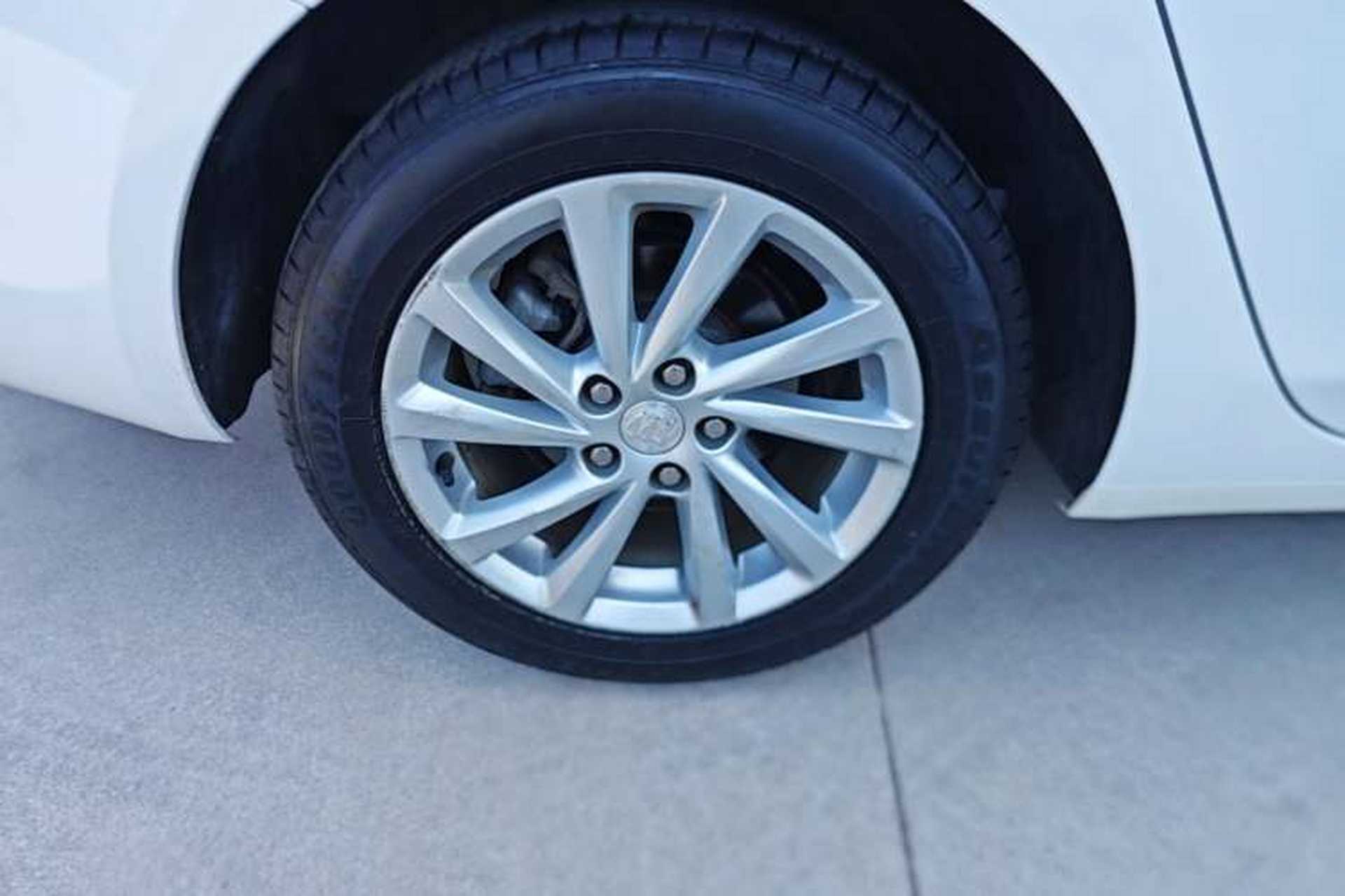 Used Buick Verano 2017 Sedan 15S Automatic Leading Model Right Rear Wheel Hub