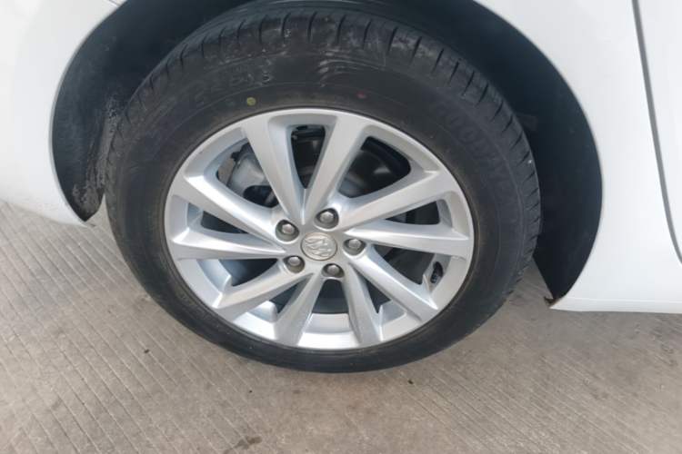 Used Buick Verano 2017 Sedan 15S Automatic Entry Model Right Rear Wheel Hub