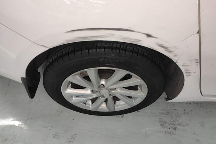 Used Buick Verano 2017 Sedan 15S Automatic Entry Model Right Rear Wheel Hub