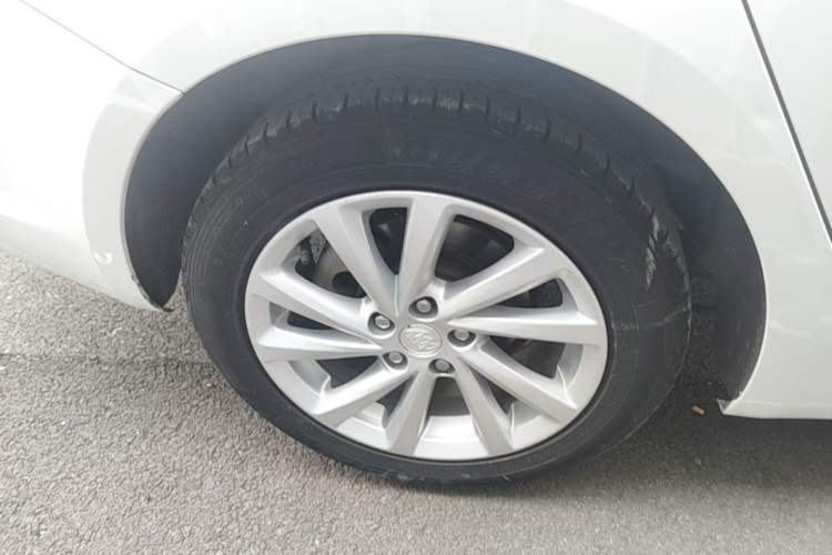 Used Buick Verano 2017 Sedan 15S Automatic Leading Model Right Rear Wheel Hub