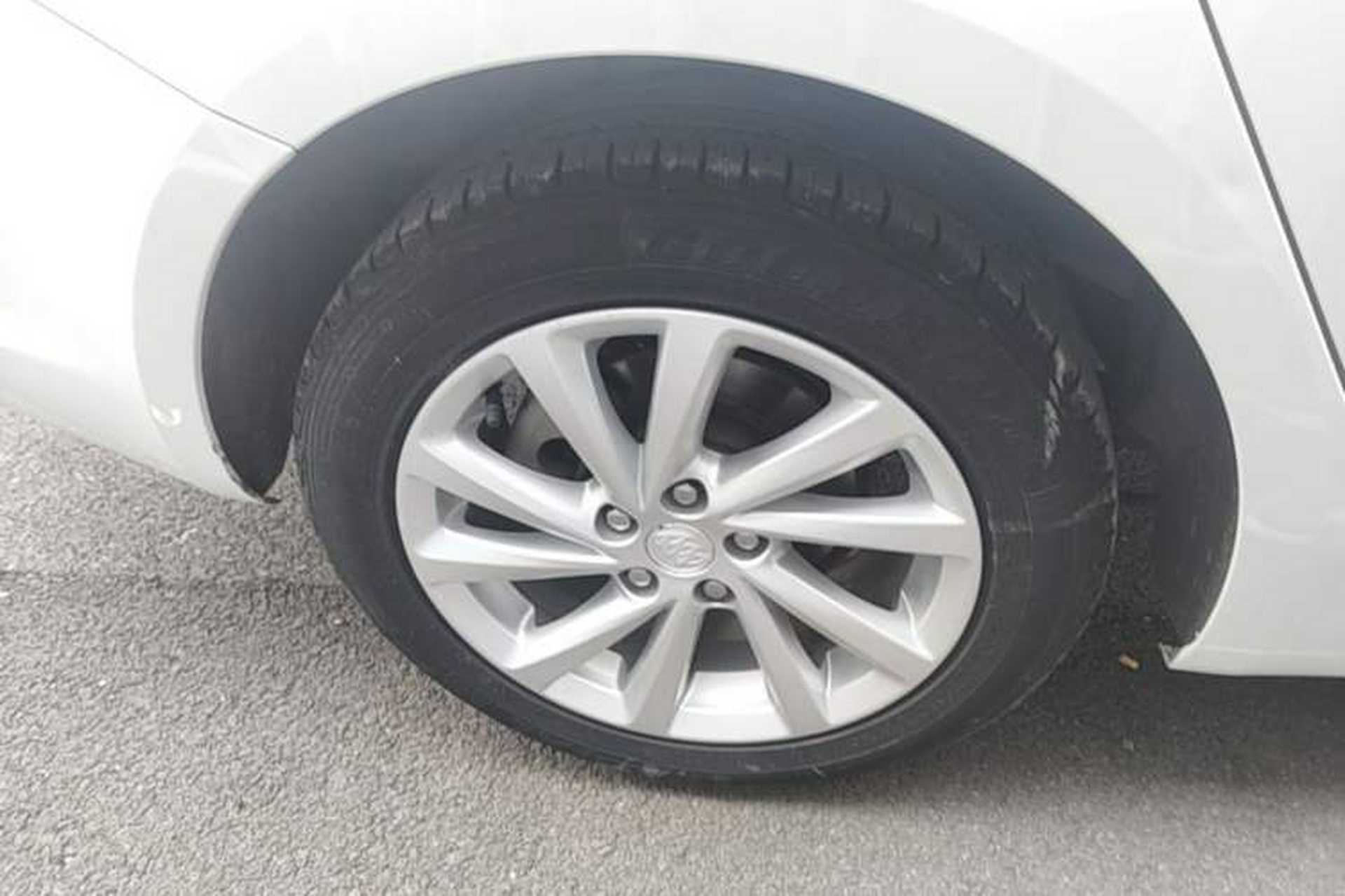 Used Buick Verano 2017 Sedan 15S Automatic Leading Model Right Rear Wheel Hub