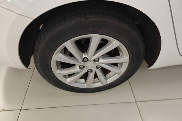 Used Buick Verano 2017 Sedan 15S Automatic Entry Model Right Rear Wheel Hub