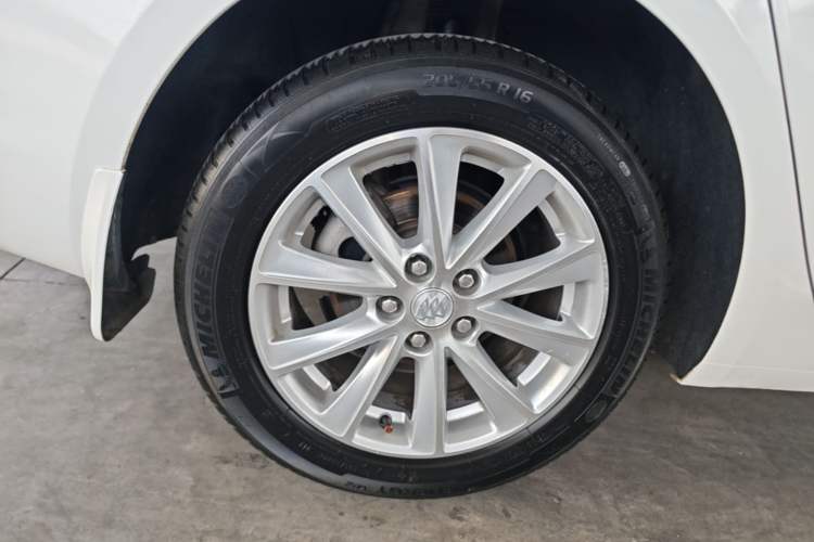 Used Buick Verano 2017 Sedan 20T Dual-Clutch Leading Model Right Rear Wheel Hub