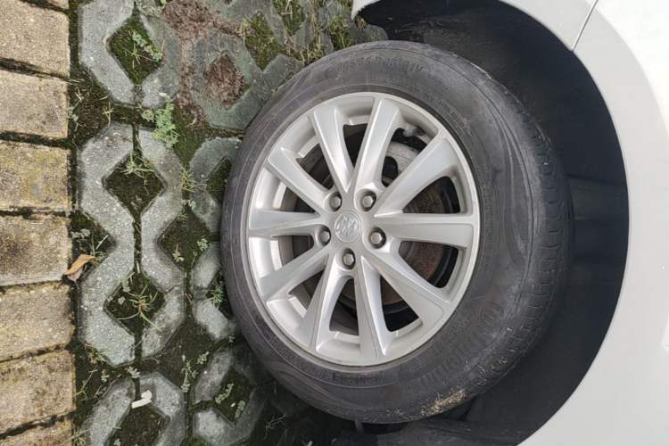 Used Buick Verano 2017 Sedan 20T Dual-Clutch Leading Model Right Rear Wheel Hub