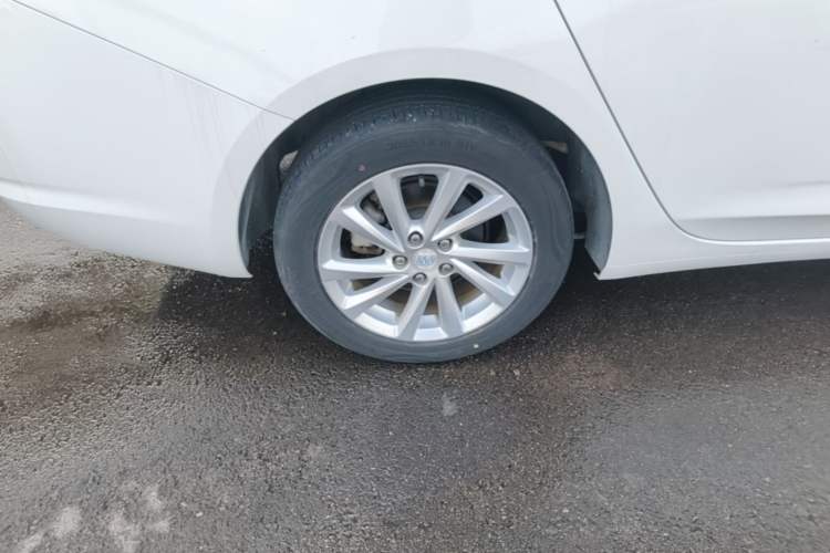 Used Buick Verano 2017 Sedan 15S Automatic Entry Model Right Rear Wheel Hub