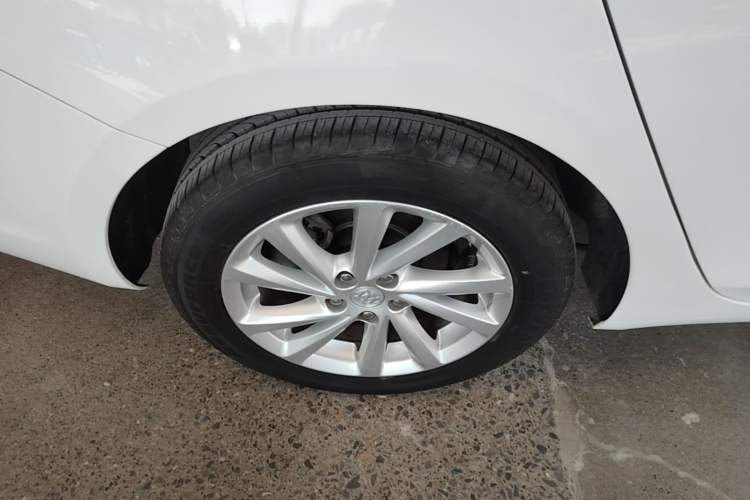 Used Buick Verano 2017 Sedan 15S Automatic Leading Model Right Rear Wheel Hub