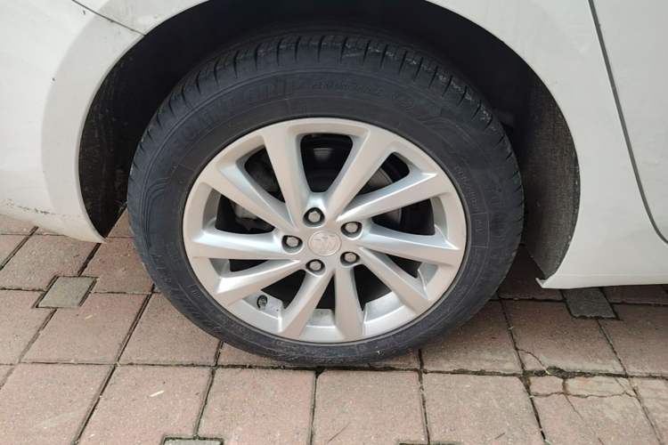 Used Buick Verano 2017 Sedan 15S Automatic Entry Model Right Rear Wheel Hub