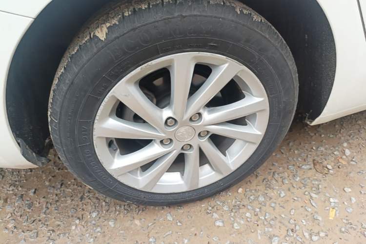 Used Buick Verano 2017 Sedan 15S Automatic Entry Model Right Rear Wheel Hub
