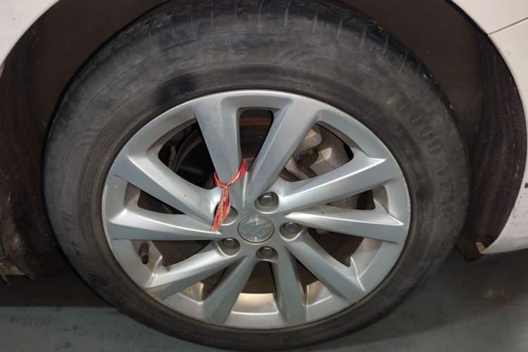 Used Buick Verano 2017 Sedan 15S Automatic Entry Model Right Rear Wheel Hub