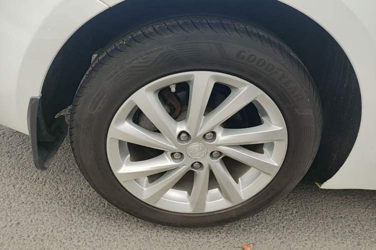 Used Buick Verano 2017 Sedan 15S Automatic Leading Model Right Rear Wheel Hub