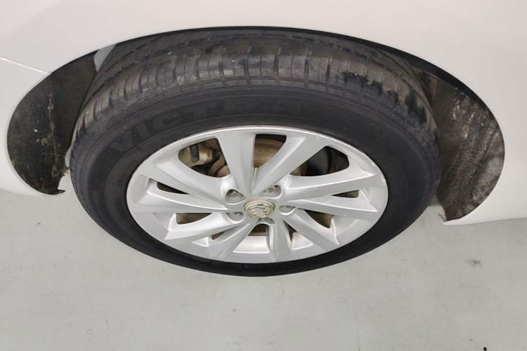 Used Buick Verano 2017 Sedan 15S Automatic Entry Model Right Rear Wheel Hub