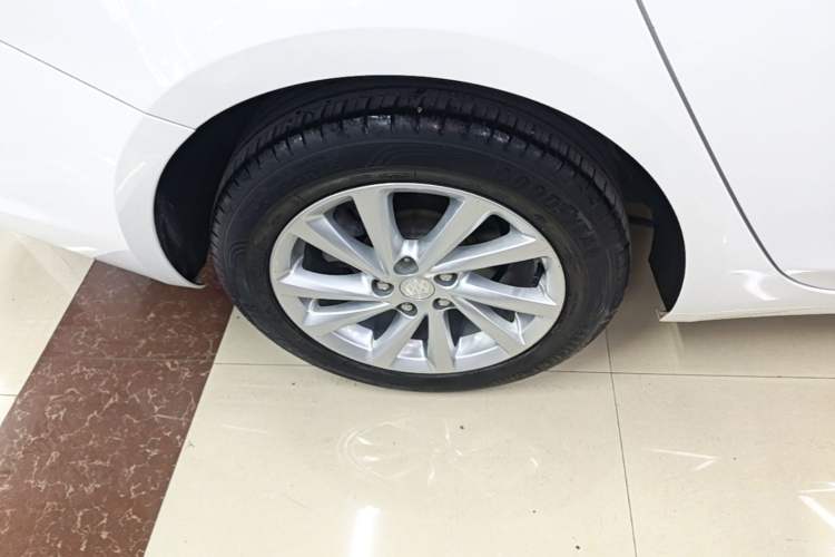 Used Buick Verano 2017 Sedan 15S Automatic Leading Model Right Rear Wheel Hub