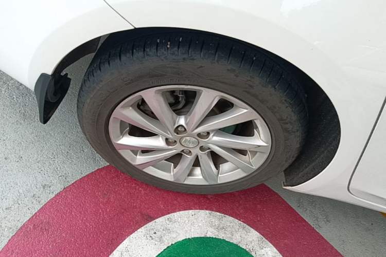 Used Buick Verano 2017 Sedan 15S Automatic Leading Model Right Rear Wheel Hub