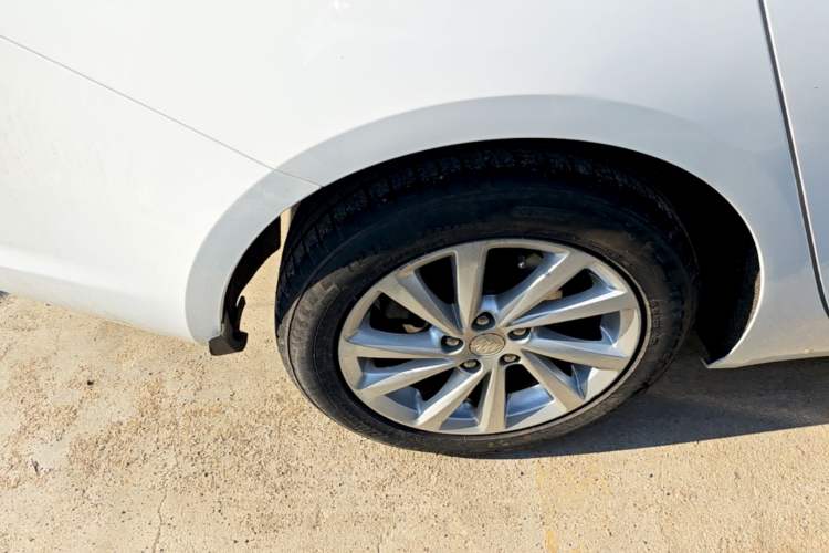 Used Buick Verano 2017 Sedan 15S Automatic Entry Model Right Rear Wheel Hub