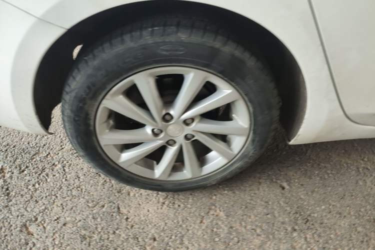 Used Buick Verano 2017 Sedan 15S Automatic Entry Model Right Rear Wheel Hub