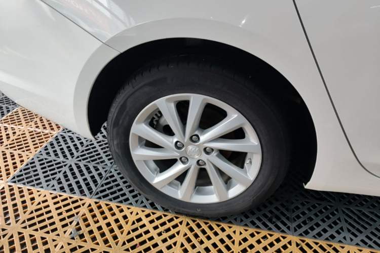 Used Buick Verano 2017 Sedan 15S Automatic Entry Model Right Rear Wheel Hub