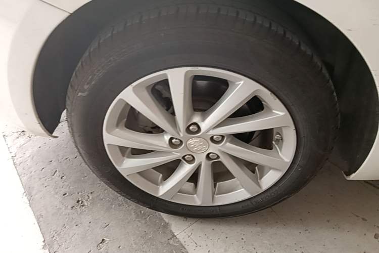 Used Buick Verano 2017 Sedan 15S Automatic Leading Model Right Rear Wheel Hub