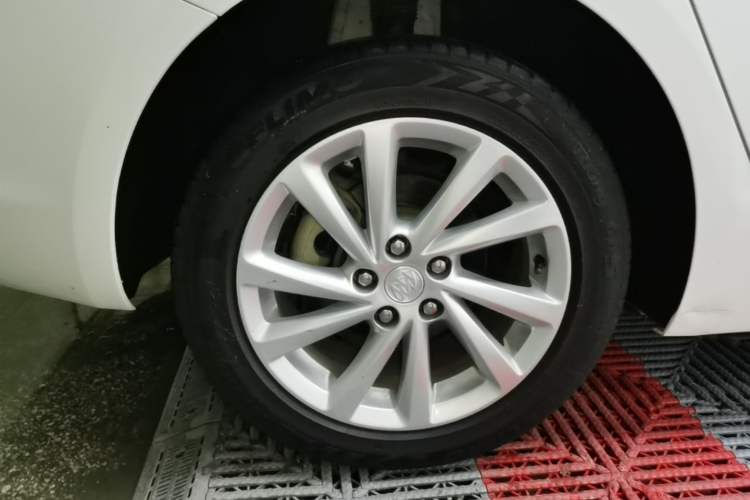 Used Buick Verano 2017 Sedan 15S Automatic Entry Model Right Rear Wheel Hub