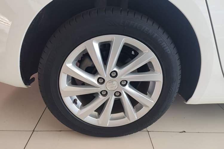 Used Buick Verano 2017 Sedan 15S Manual Entry-Level Model Right Rear Wheel Hub