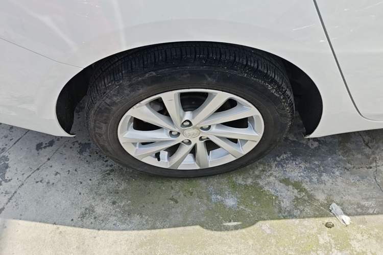 Used Buick Verano 2017 Sedan 15S Automatic Leading Model Right Rear Wheel Hub