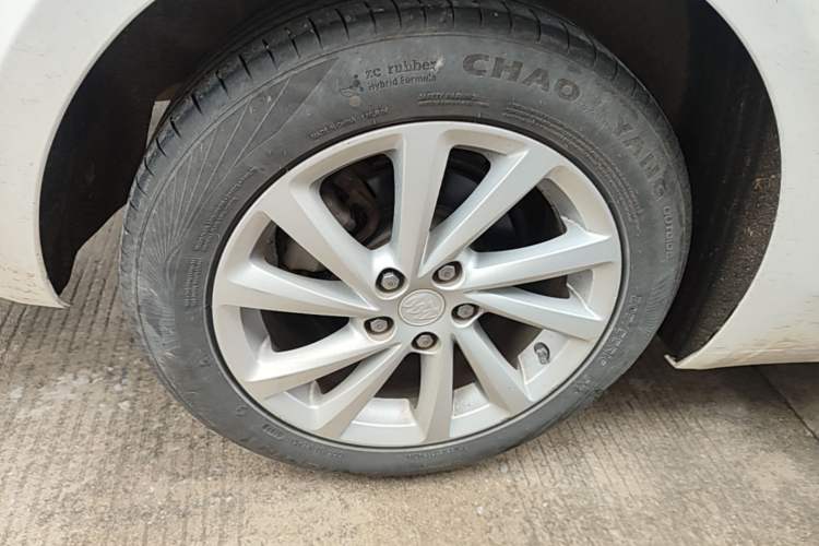 Used Buick Verano 2017 Sedan 15S Automatic Leading Model Right Rear Wheel Hub