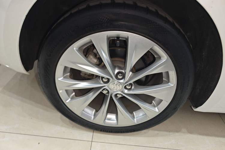 Used Buick Verano 2017 Sedan 20T Dual-Clutch Flagship Model Right Rear Wheel Hub
