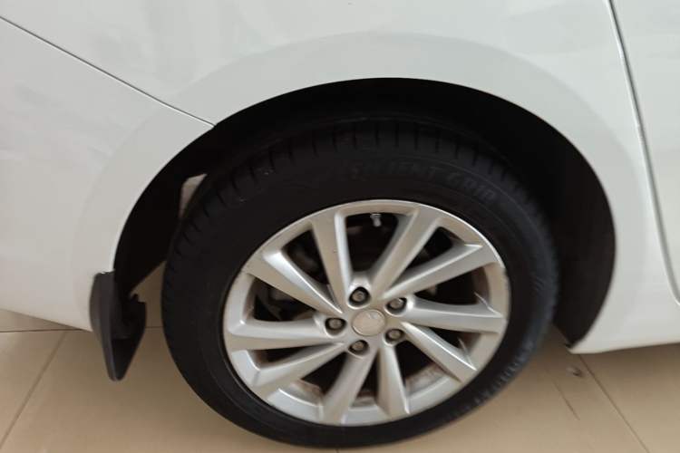 Used Buick Verano 2017 Sedan 15S Automatic Leading Model Right Rear Wheel Hub