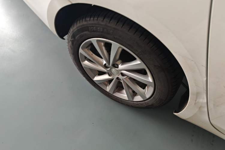 Used Buick Verano 2017 Sedan 15S Automatic Entry Model Right Rear Wheel Hub
