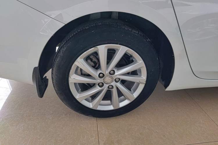 Used Buick Verano 2017 Sedan 15S Automatic Leading Model Right Rear Wheel Hub