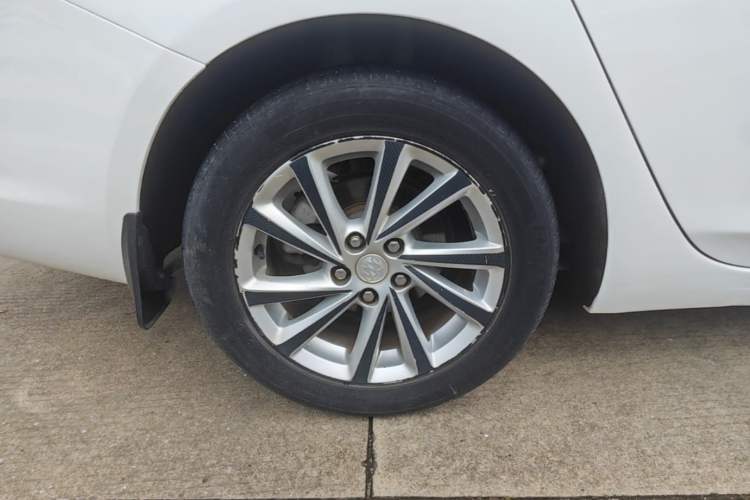 Used Buick Verano 2017 Sedan 15S Automatic Entry Model Right Rear Wheel Hub