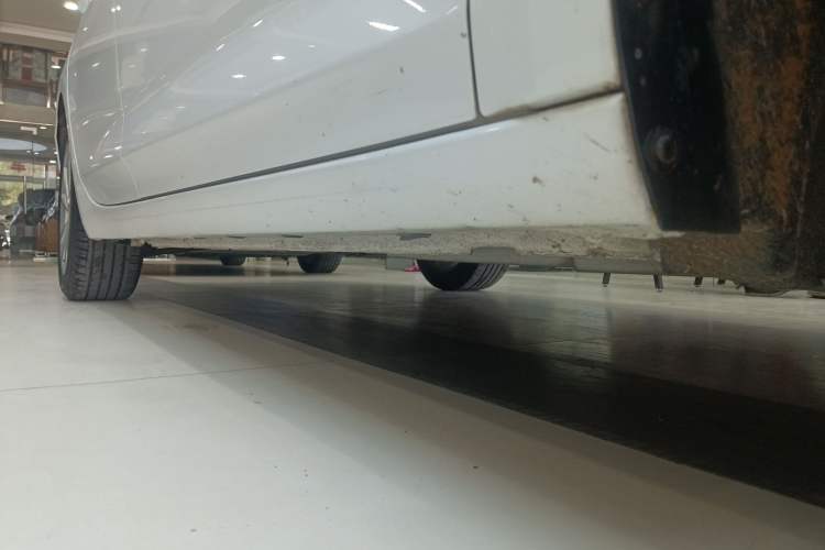 Used Buick Verano 2017 Sedan 15S Automatic Leading Model Right Side Sill