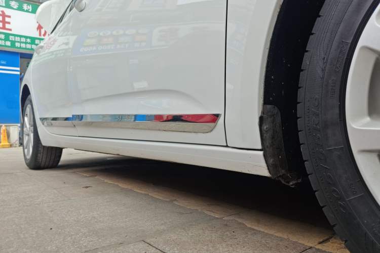 Used Buick Verano 2017 Sedan 15S Automatic Leading Model Right Side Sill