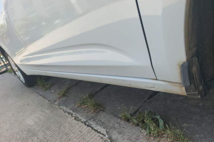 Used Buick Verano 2017 Sedan 20T Dual-Clutch Leading Model Right Side Sill