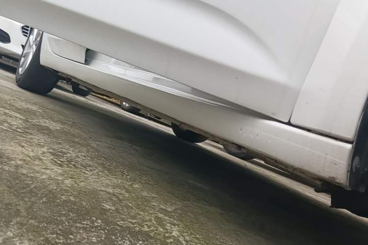 Used Buick Verano 2017 Sedan 15S Manual Entry-Level Model Right Side Sill