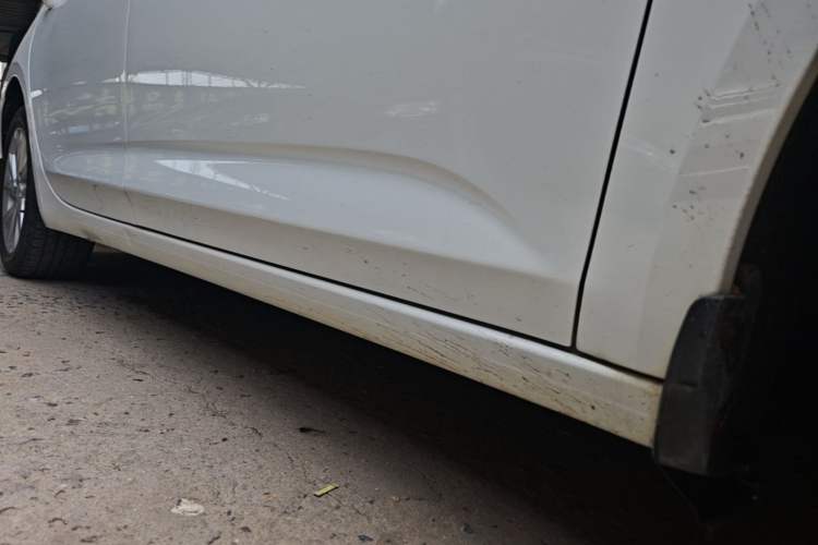 Used Buick Verano 2017 Sedan 15S Manual Entry-Level Model Right Side Sill