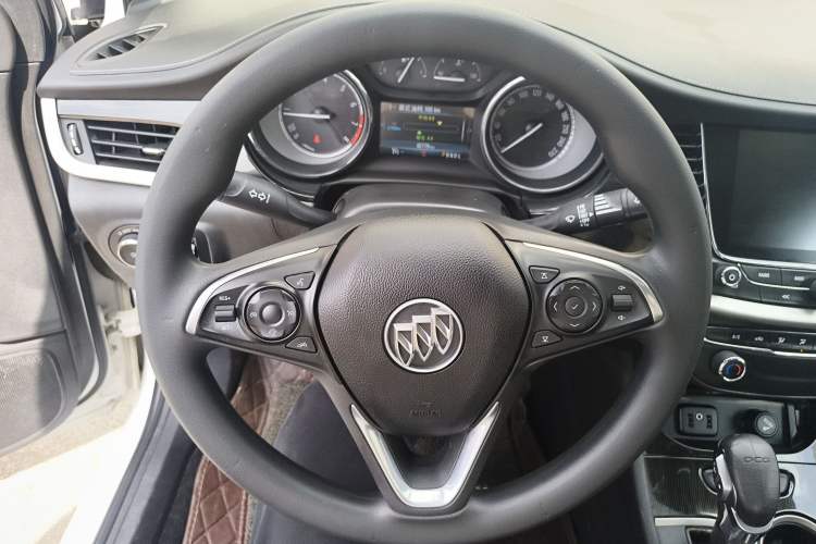 Used Buick Verano 2017 Sedan 20T Dual-Clutch Leading Model Steering Wheel