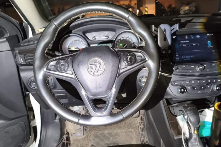Used Buick Verano 2017 Sedan 20T Dual-Clutch Flagship Model Steering Wheel