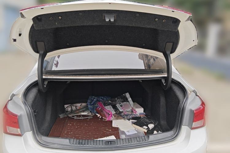 Used Buick Verano 2017 Sedan 20T Dual-Clutch Leading Model Trunk