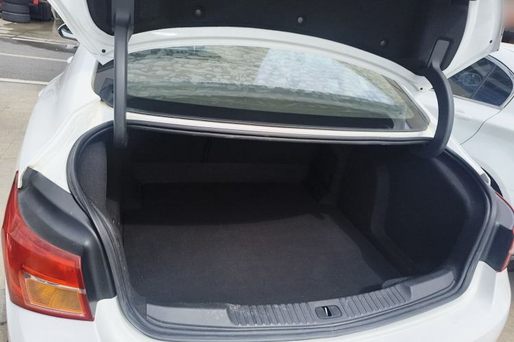 Used Buick Verano 2017 Sedan 20T Dual-Clutch Leading Model Trunk