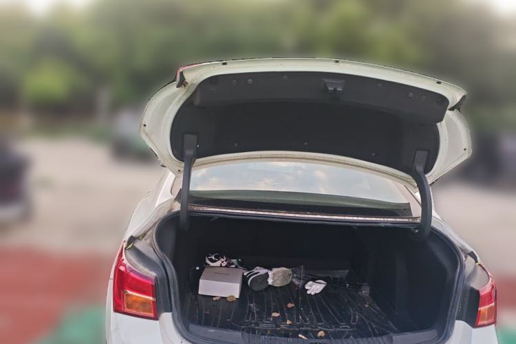 Used Buick Verano 2017 Sedan 20T Dual-Clutch Leading Model Trunk